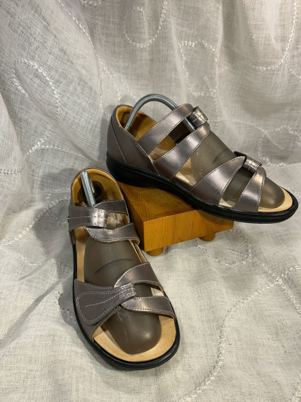 Revere almost NEW leather adjustable sandals